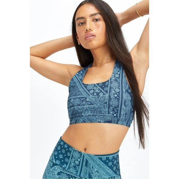 Fabletics Boost Medium Impact Sports Bra - Picture 1 of 10